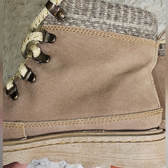 Born Orlene Suede Leather Wool Ankle boots booties Size 39.  Size 8 - Picture 10 of 15